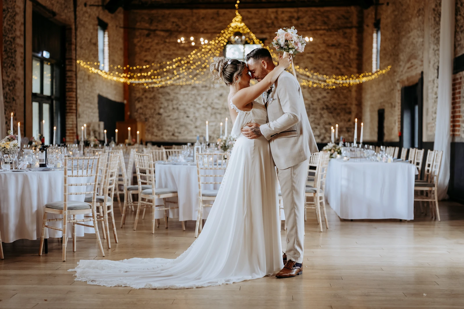granary estates main barn beautiful lighting couple photos