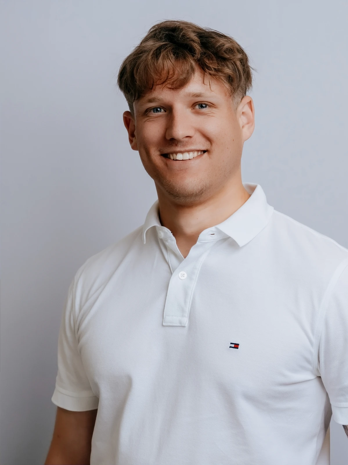 linkedin corporate headshot on location cambridgeshire man