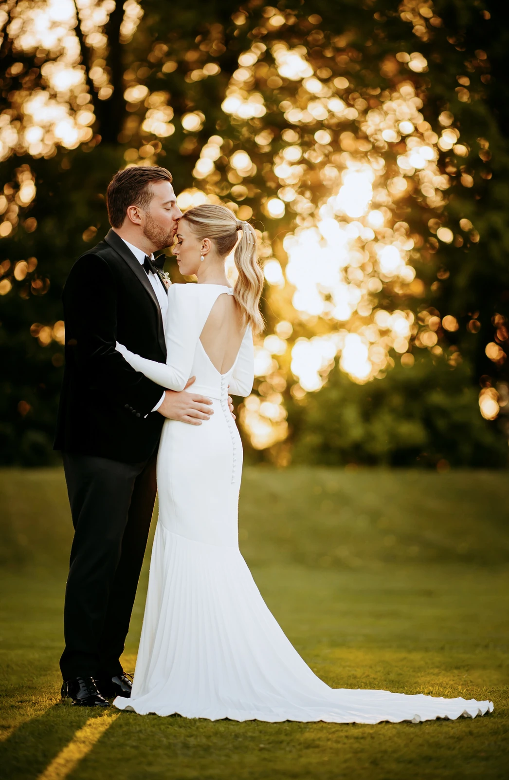 sarah tom kiss head simple posing cambridge wedding